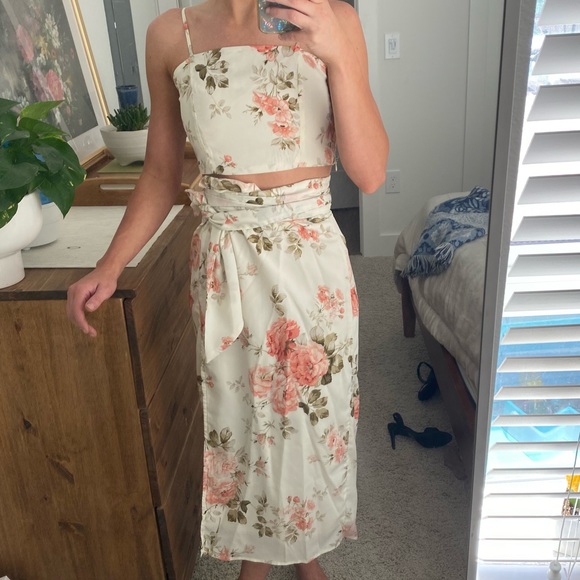 white and pink floral two piece skirt and top set - Picture 3 of 6